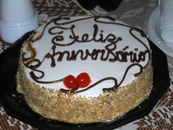 Feliz Aniversário With Cake